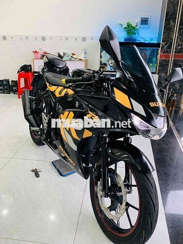 Suzuki GSX R màu Đen