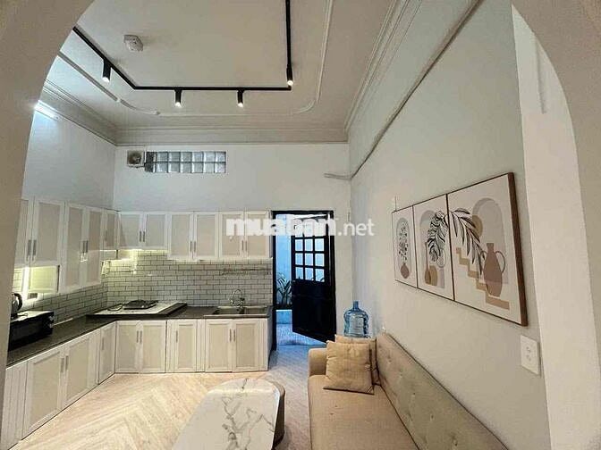 Căn hộ tách bếp có sân sau thoáng mát, ngay kế bên Landmark 81