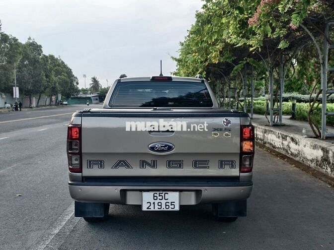 Ford Ranger XLS STD 2022 7 vạn vàng ghi