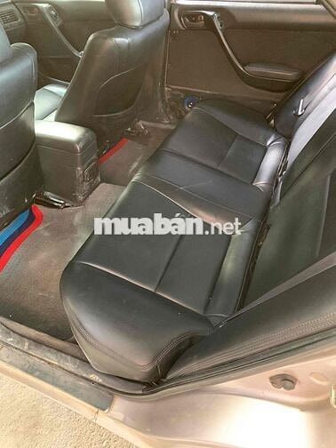 Toyota Corona màu Bạc ánh hồng