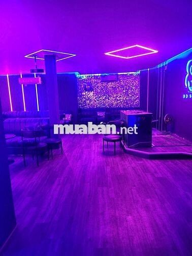 HOT !!! Mặt Tiền Lầu 1 DT 130M 2 ban công khu Phố Tây Bùi Viện Q1