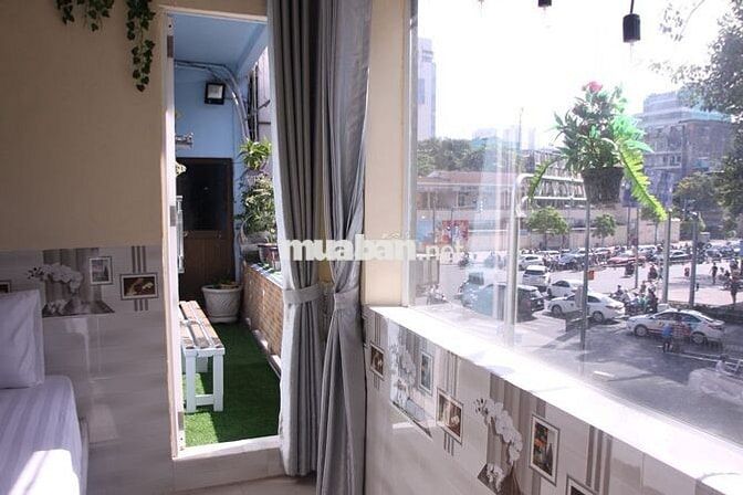 HOT !!! Mặt Tiền Lầu 1 DT 130M 2 ban công khu Phố Tây Bùi Viện Q1