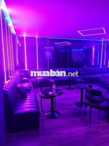 HOT !!! Mặt Tiền Lầu 1 DT 130M 2 ban công khu Phố Tây Bùi Viện Q1