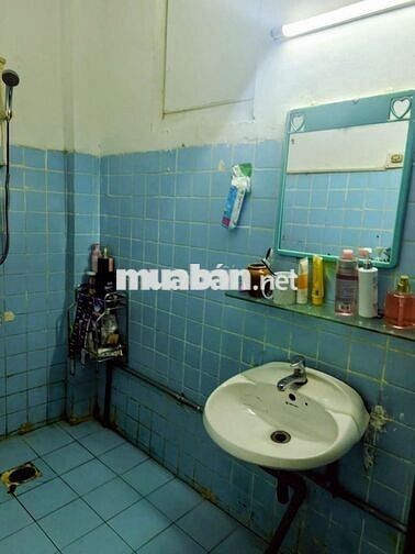 cần share 1 phòng lẩu 3 ở chung cư 39 Lưu Văn Lang , Quận 1