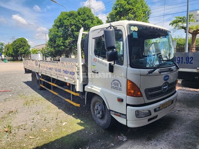 Cần thanh lý 02 xe Hino FC, thùng lửng đời 2017