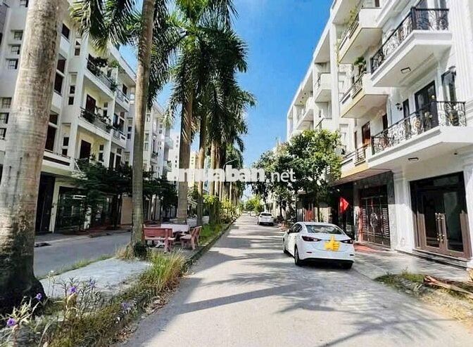 bán khuôn đất mặt đường đôi Phùng Chí Kiên