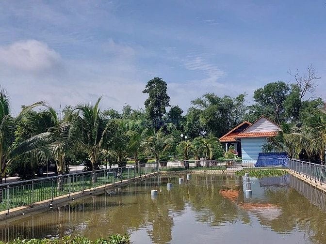 BÁN GẤP NHÀ VƯỜN SINH THÁI HẬU NGHĨA  ĐỨC HÒA, LONG AN (NAY THUỘC TÂY 