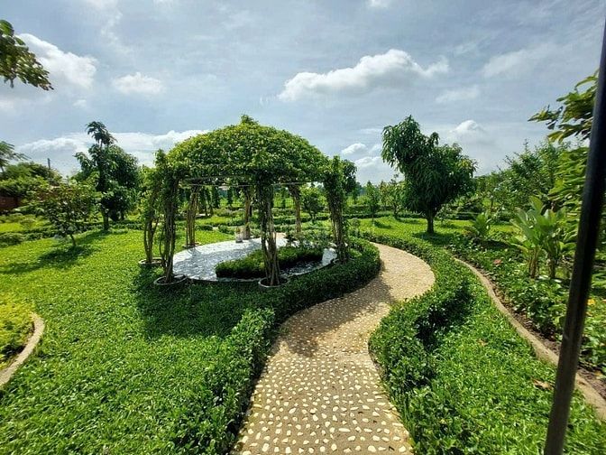 BÁN GẤP NHÀ VƯỜN SINH THÁI HẬU NGHĨA  ĐỨC HÒA, LONG AN (NAY THUỘC TÂY 