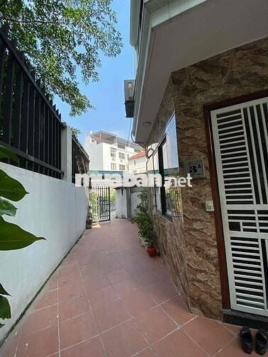 CC bán nhà 38m2 x 5 tầng, full nội thất, ngõ ô tô đỗ cửa