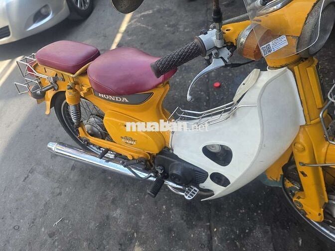 Honda Super Cub màu Vàng