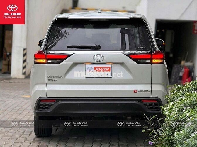 Toyota Innova Cross 2024 CVT 15.000 km siêu mới