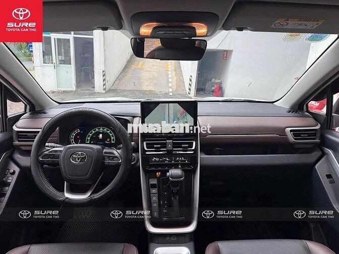 Toyota Innova Cross 2024 CVT 15.000 km siêu mới