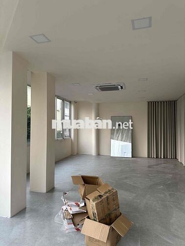 CẦN PASS LẠI MẶT BẰNG TẦNG 2 RỘNG 120m2 (nail spa, shop hoa, studio..)