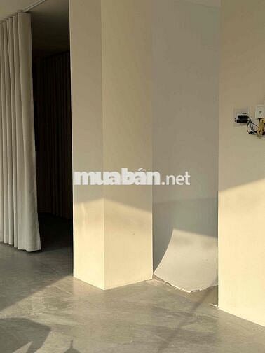CẦN PASS LẠI MẶT BẰNG TẦNG 2 RỘNG 120m2 (nail spa, shop hoa, studio..)