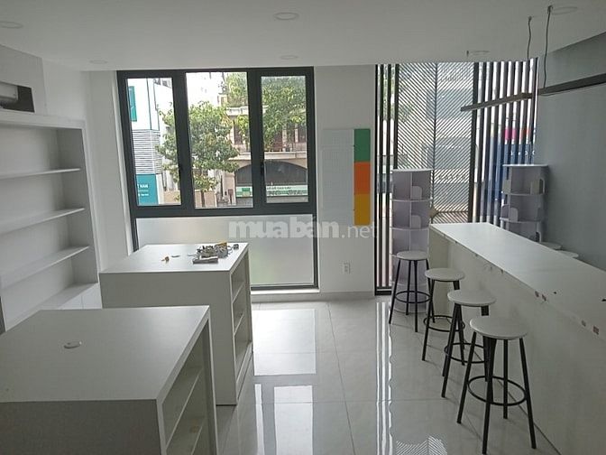 NHÀ MẶT TIỀN Nguyễn Thị MINH KHAI QUẬN 3,SÁT Ngã TƯ CMT8-NTMK NGAY Q1