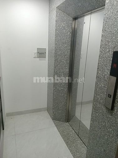 NHÀ MẶT TIỀN Nguyễn Thị MINH KHAI QUẬN 3,SÁT Ngã TƯ CMT8-NTMK NGAY Q1