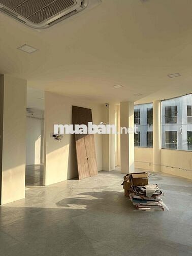 CẦN PASS LẠI MẶT BẰNG TẦNG 2 RỘNG 120m2 (nail spa, shop hoa, studio..)