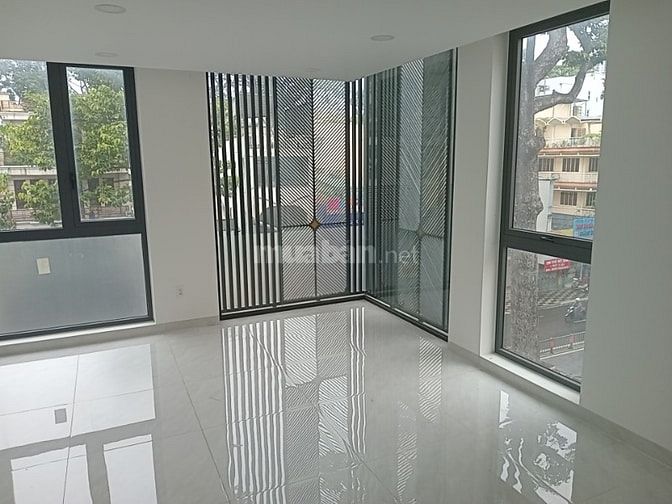 NHÀ MẶT TIỀN Nguyễn Thị MINH KHAI QUẬN 3,SÁT Ngã TƯ CMT8-NTMK NGAY Q1
