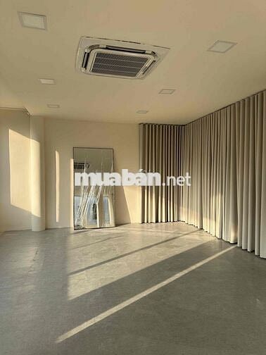 CẦN PASS LẠI MẶT BẰNG TẦNG 2 RỘNG 120m2 (nail spa, shop hoa, studio..)