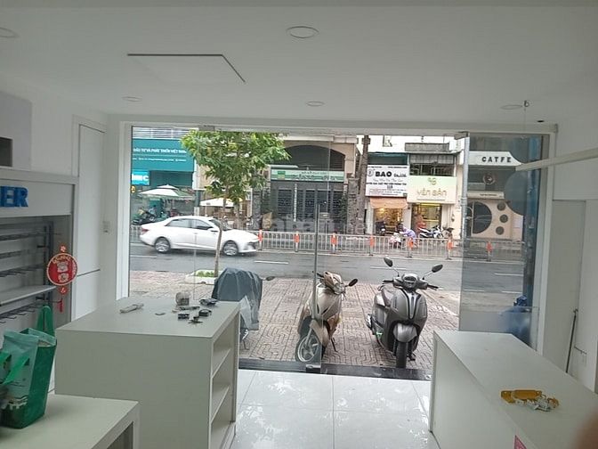 NHÀ MẶT TIỀN Nguyễn Thị MINH KHAI QUẬN 3,SÁT Ngã TƯ CMT8-NTMK NGAY Q1