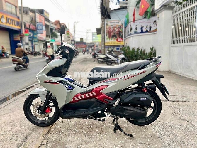 Honda Airblade 125 2024 Xám xi măng 4 val