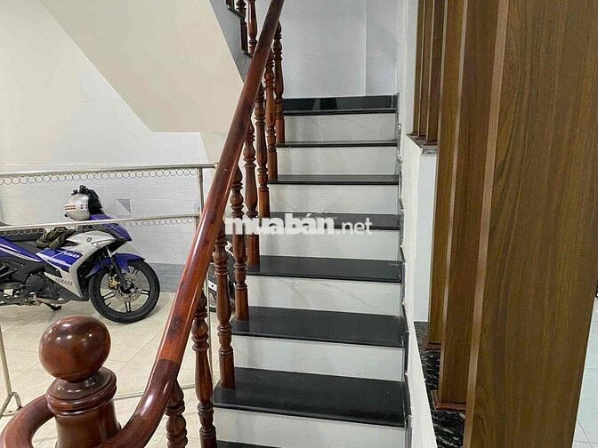 NHÀ HẼM 1/ quang trung cách chợ hoc mon 30m . MỚI ĐẸP
