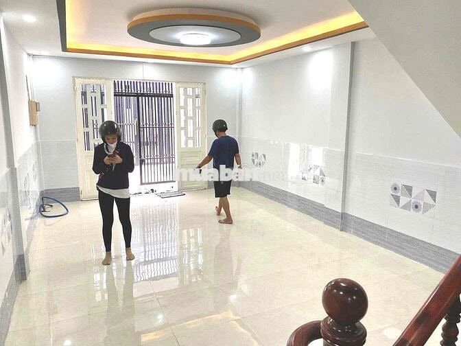 NHÀ HẼM 1/ quang trung cách chợ hoc mon 30m . MỚI ĐẸP