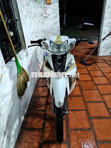 Yamaha Sirius màu Trắng