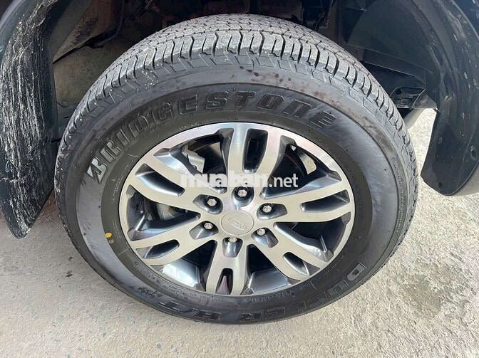 Ford Everest 2019 Trend 2.0L máy dầu, màu đen,7v5