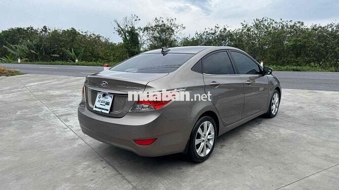 Hyundai Accent 2012 1.4 MT - 142000 km