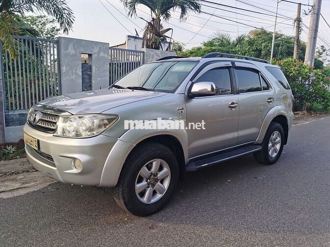 Toyota Fortuner Bạc 7 chỗ