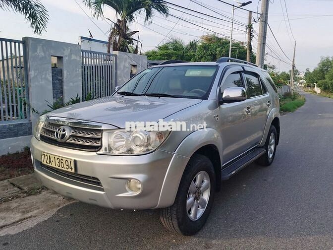 Toyota Fortuner Bạc 7 chỗ