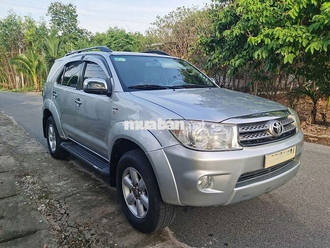 Toyota Fortuner Bạc 7 chỗ