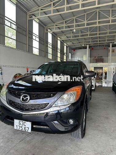 Mazda 5 chỗ màu Đen