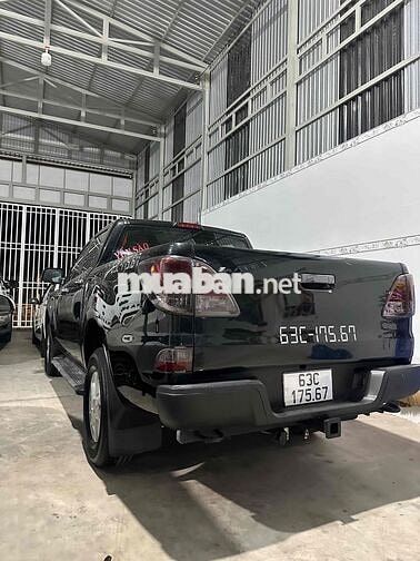 Mazda 5 chỗ màu Đen