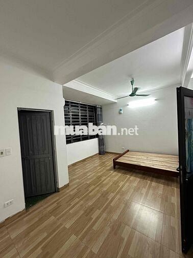 Chính chủ cho thuê nhà nguyên căn 40mx5 tầng ở Linh đàm, để được oto