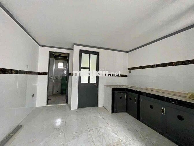 Nhà đang ở cần tiền bán gấp, đã có sổ chính chủ đứng tên