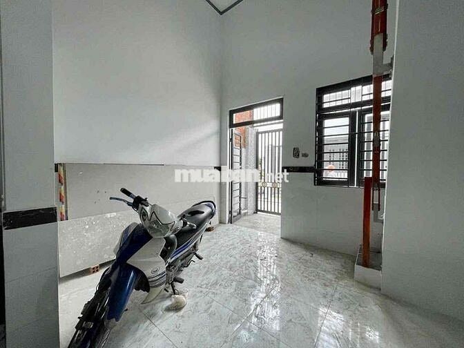 Nhà đang ở cần tiền bán gấp, đã có sổ chính chủ đứng tên