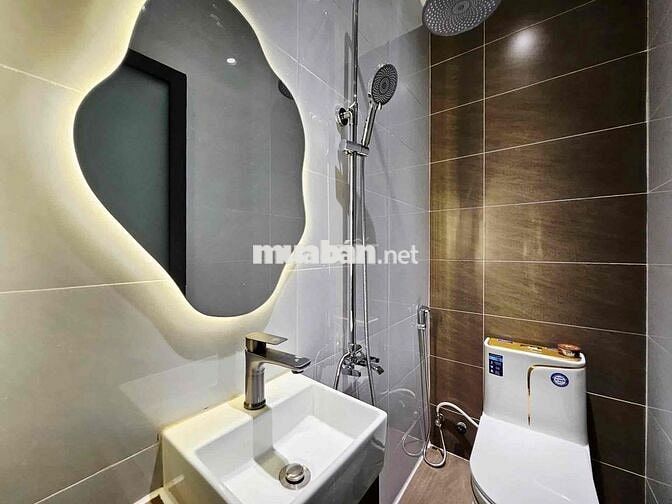 Hàng xóm hoang mang vì chủ nhà Huỳnh Văn Nghệ bán giá quá rẻ, sợ sập g