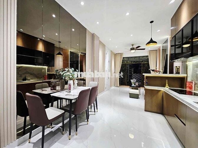 Hàng xóm hoang mang vì chủ nhà Huỳnh Văn Nghệ bán giá quá rẻ, sợ sập g