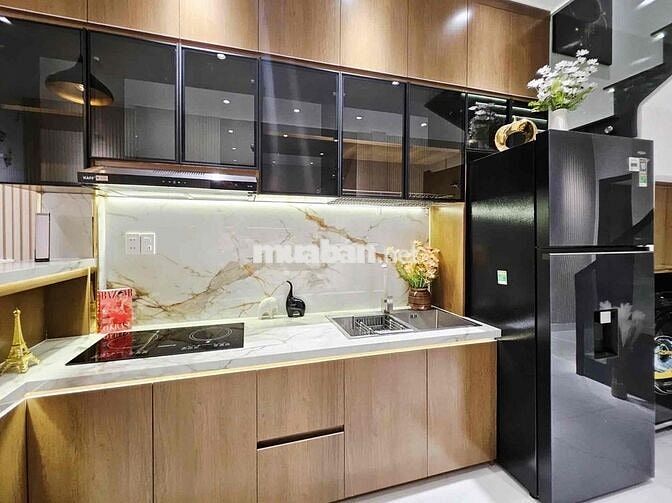 Hàng xóm hoang mang vì chủ nhà Huỳnh Văn Nghệ bán giá quá rẻ, sợ sập g