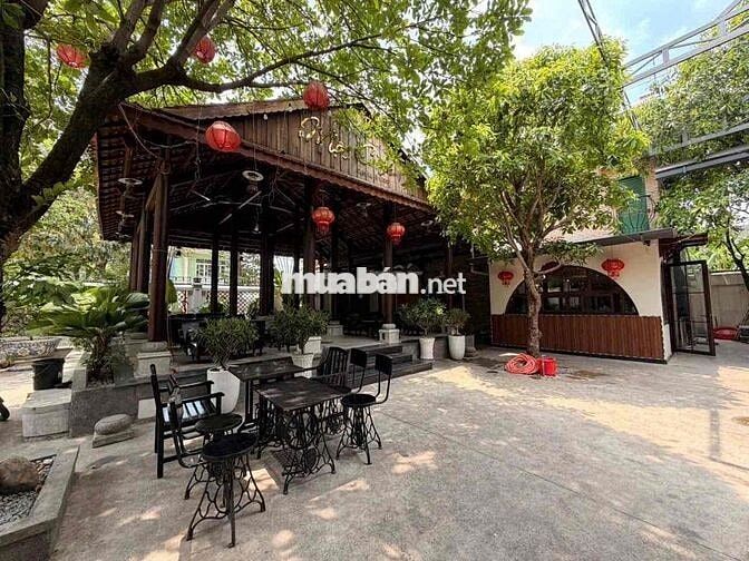Mặt bằng 800m2 sẵn bàn ghế , Cây , hồ cá gần Tp.Mới