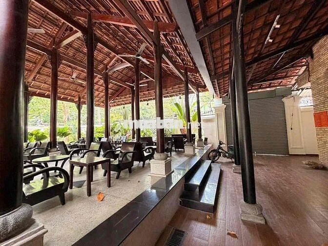 Mặt bằng 800m2 sẵn bàn ghế , Cây , hồ cá gần Tp.Mới