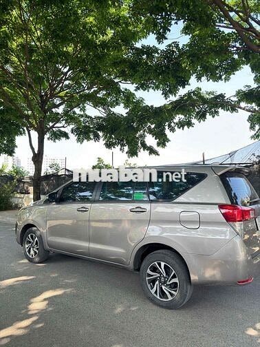 INNOVA model 2022 Số sàn màu đồng biển 30G/5 số