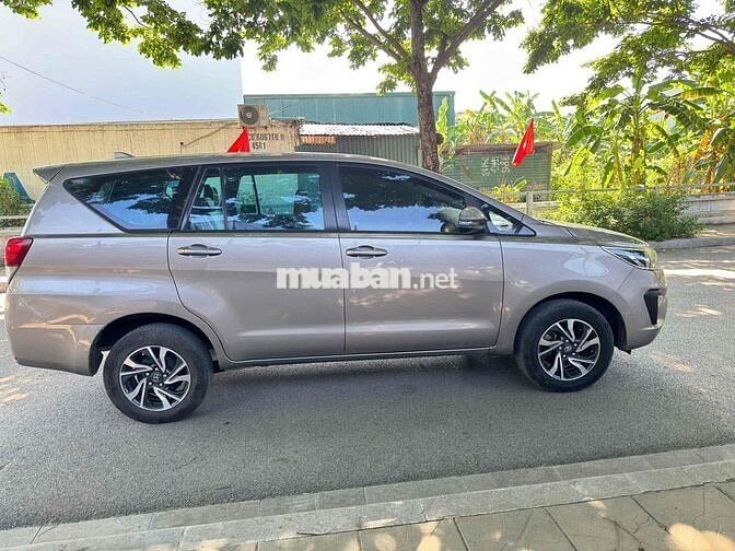 INNOVA model 2022 Số sàn màu đồng biển 30G/5 số