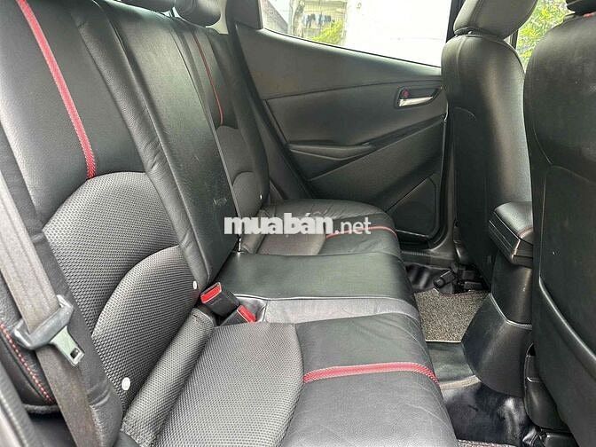 Mazda 2  màu Đen gia đình 1 chủ từ mới