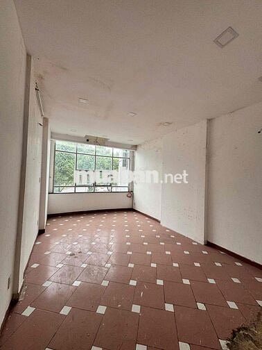 Cho thuê nhà Mặt Tiền Vòng xoay Q3 đoạn thương hiệu , 4,5x20m, 5 tầng