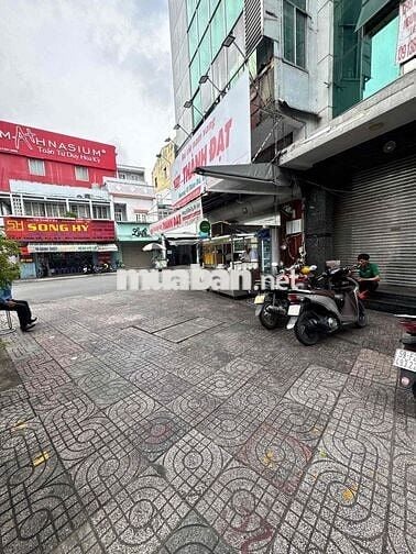 Cho thuê nhà Mặt Tiền Vòng xoay Q3 đoạn thương hiệu , 4,5x20m, 5 tầng