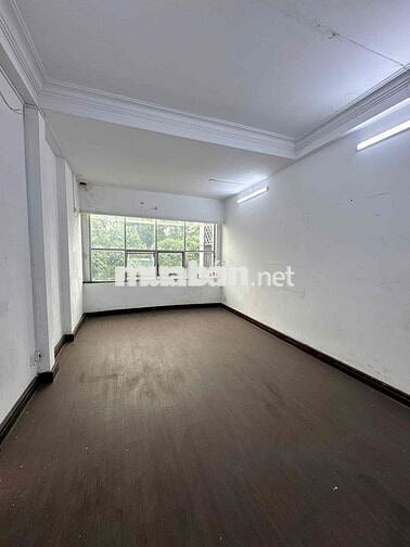 Cho thuê nhà Mặt Tiền Vòng xoay Q3 đoạn thương hiệu , 4,5x20m, 5 tầng