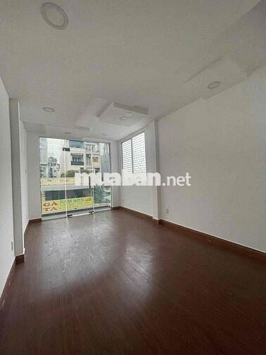Cho thuê Nhà Góc 2 MT 121 Lê Hồng phong Q5